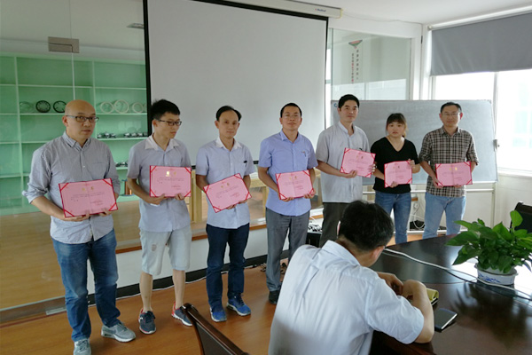 精益生產(chǎn)項(xiàng)目頒發(fā)聘任書(shū) 精益生產(chǎn)項(xiàng)目頒發(fā)聘任書(shū)