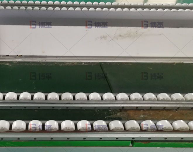 電子制造一般體積較小，使用精益管搭建貨架和無動力滑動部件，節約成本，提高效率。